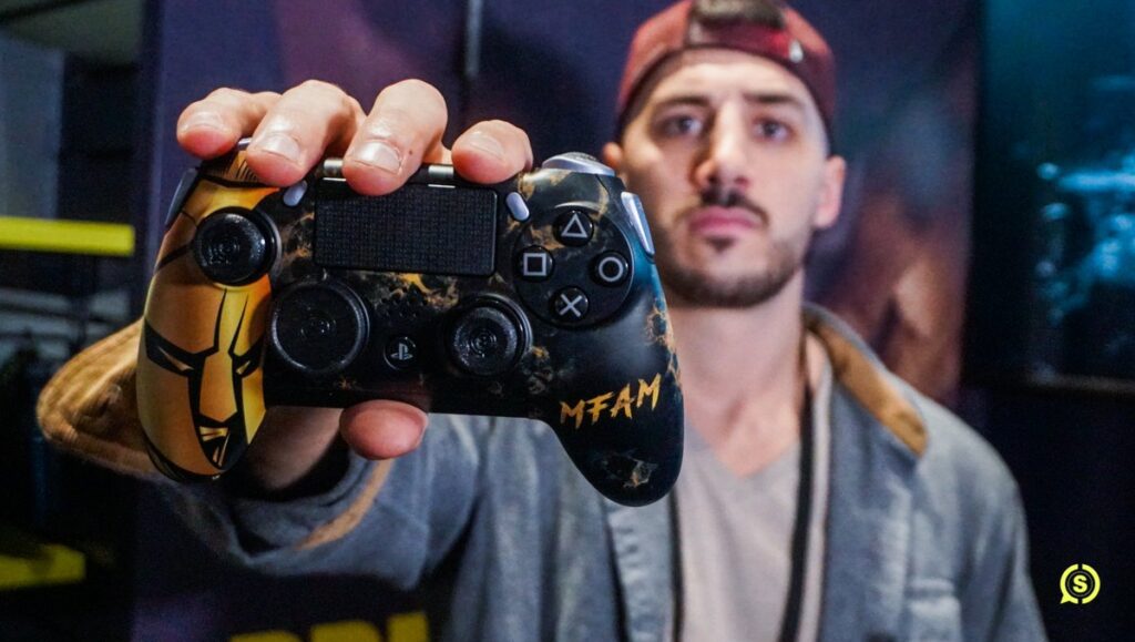 NICKMERCS con controlador Scuf