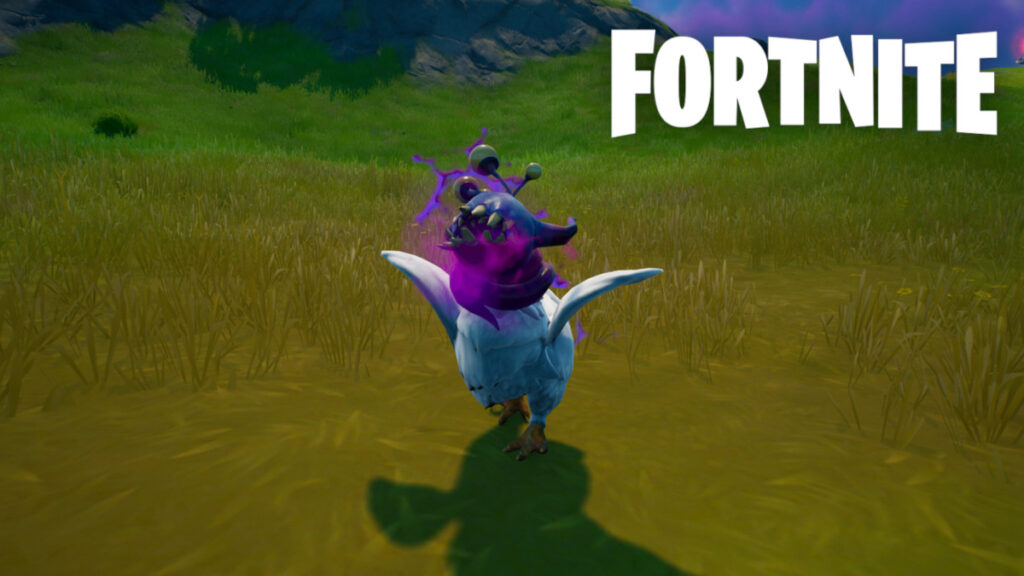 Parásito alienígena unido a un pollo en Fortnite