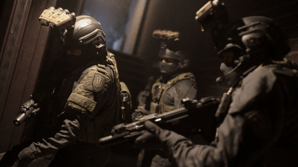 Jugadores de Call of Duty Modern Warfare traspasando la puerta