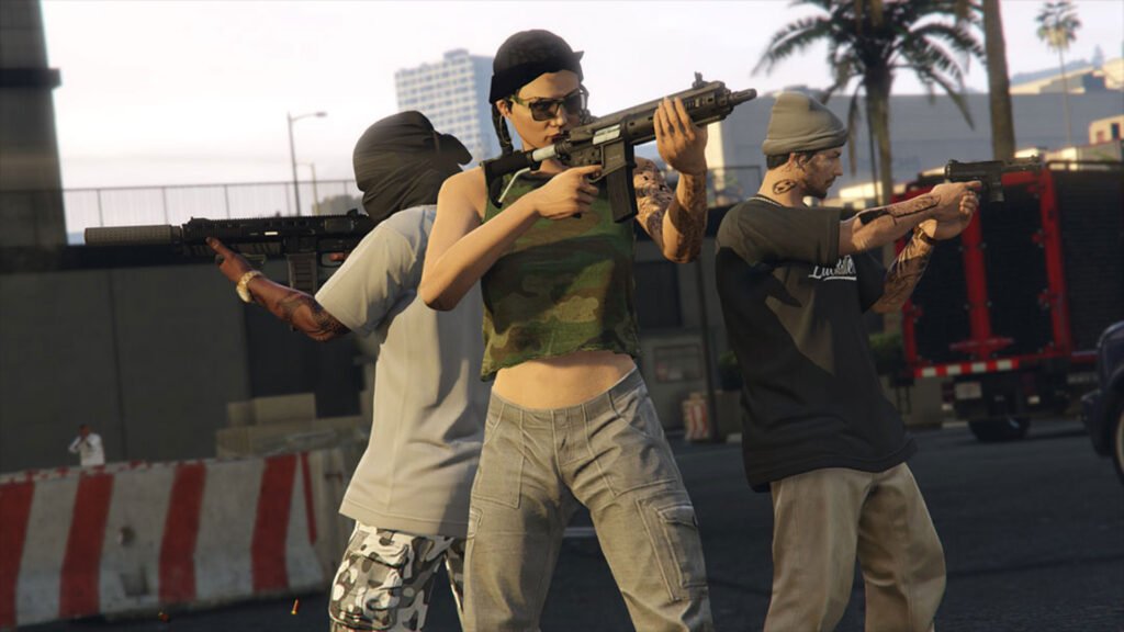 Tres personajes de GTA Online con armas