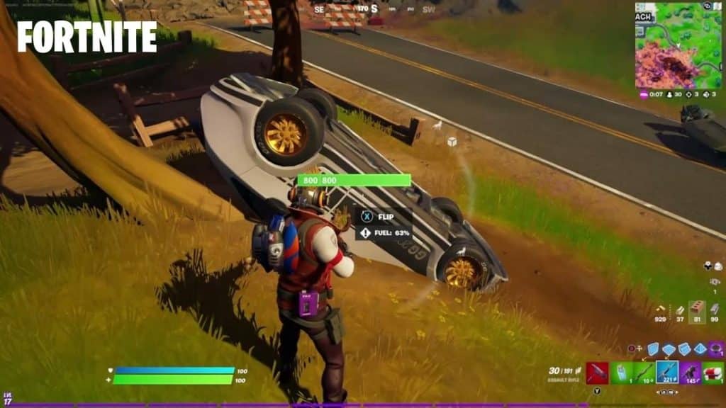 Coche volcado en Fortnite