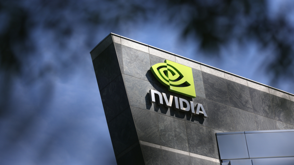 logotipo de nvidia en el edificio