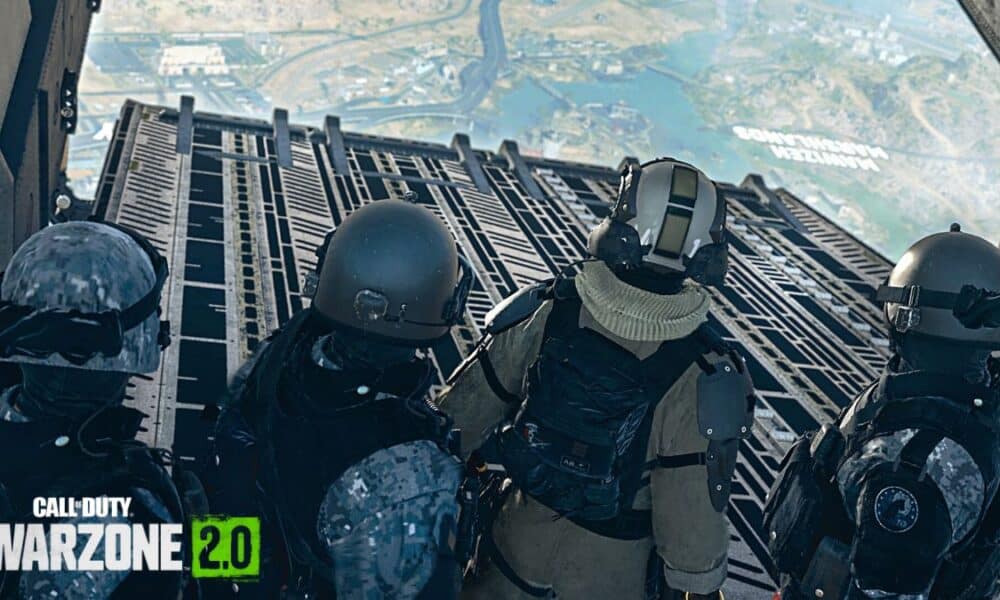 Warzone 2 Operators looking out of plane