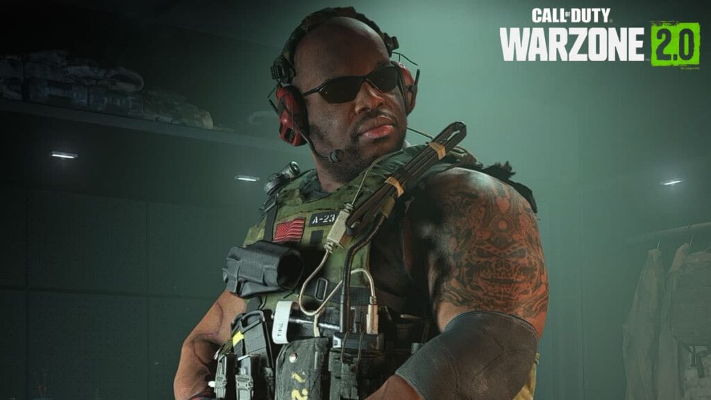 operador de warzone 2 con auriculares