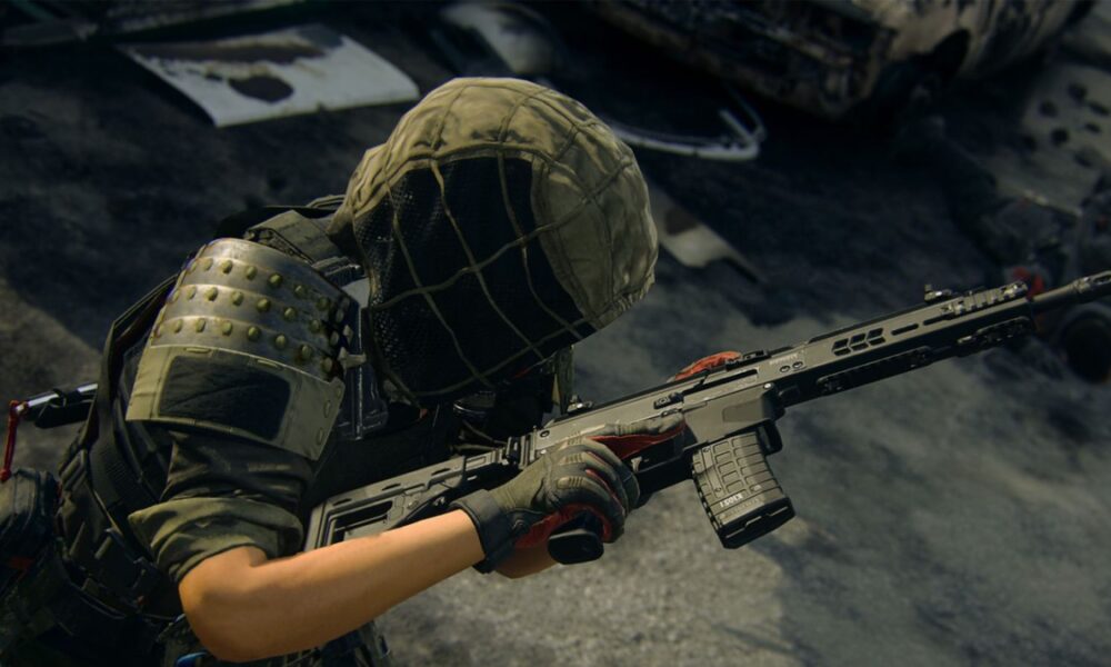 modern warfare 2 operator with the ISO Hemlock