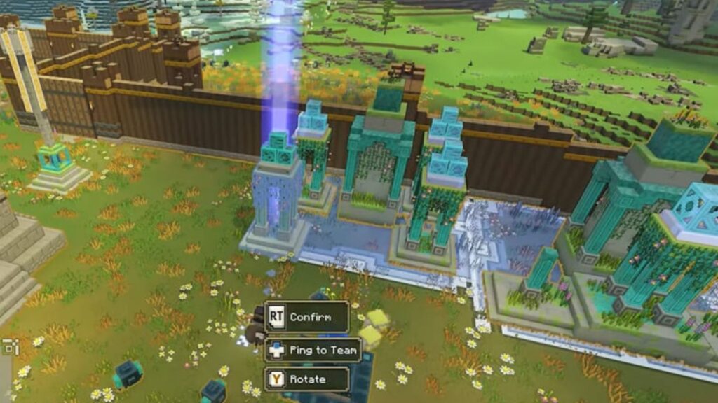 Jugador de Minecraft Legends construyendo una torre de mejora