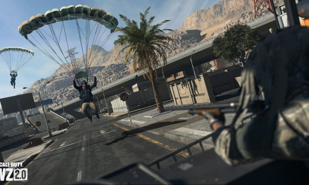 Warzone 2 aiming at parachuting enemy