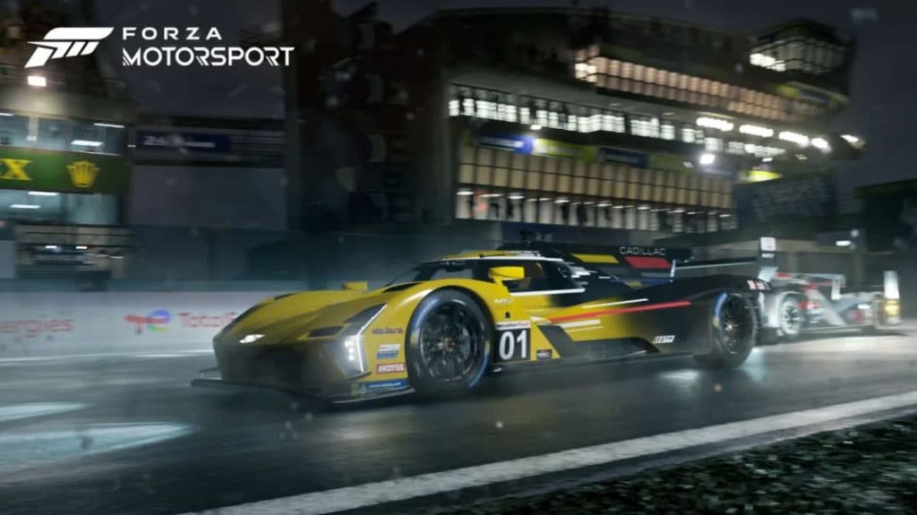 Una carrera de autos en Forza Motorsport por la noche.