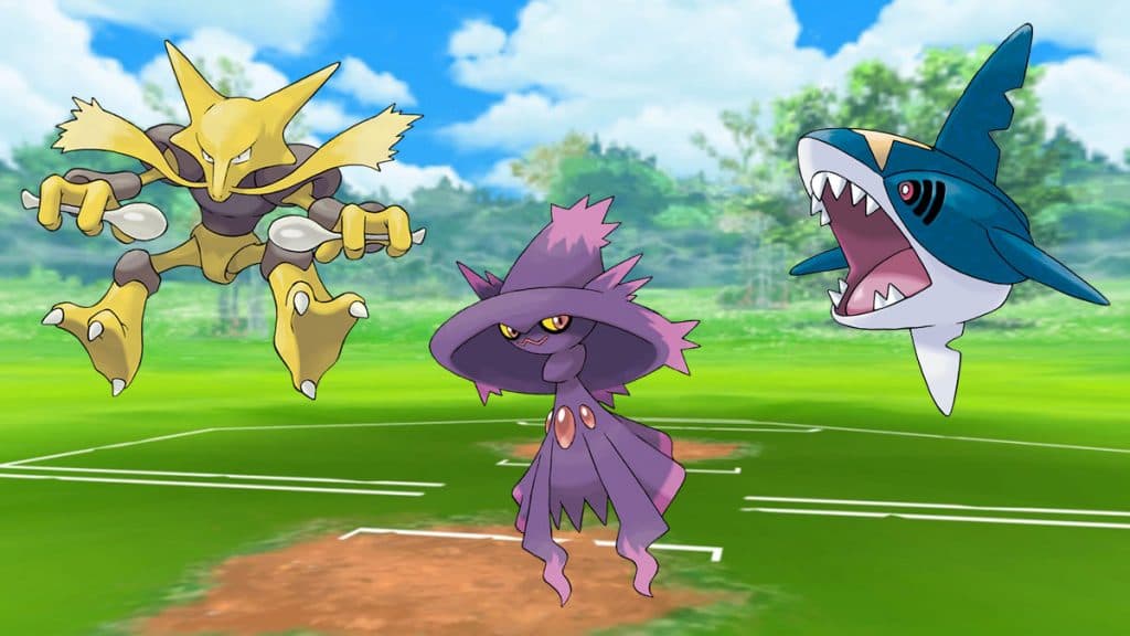 alakazam, Misagius y Sharpedo en un campo de batalla de Pokémon Go