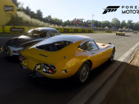 Yellow and other oldie car racing in Forza Motorsport