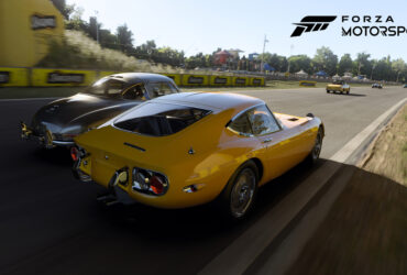 Yellow and other oldie car racing in Forza Motorsport