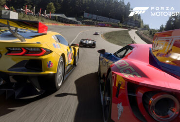 Two cars racing close up in Forza Motorsport