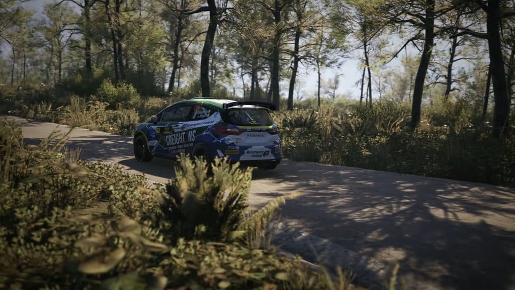 Carreras de coches por el bosque en EA Sports WRC