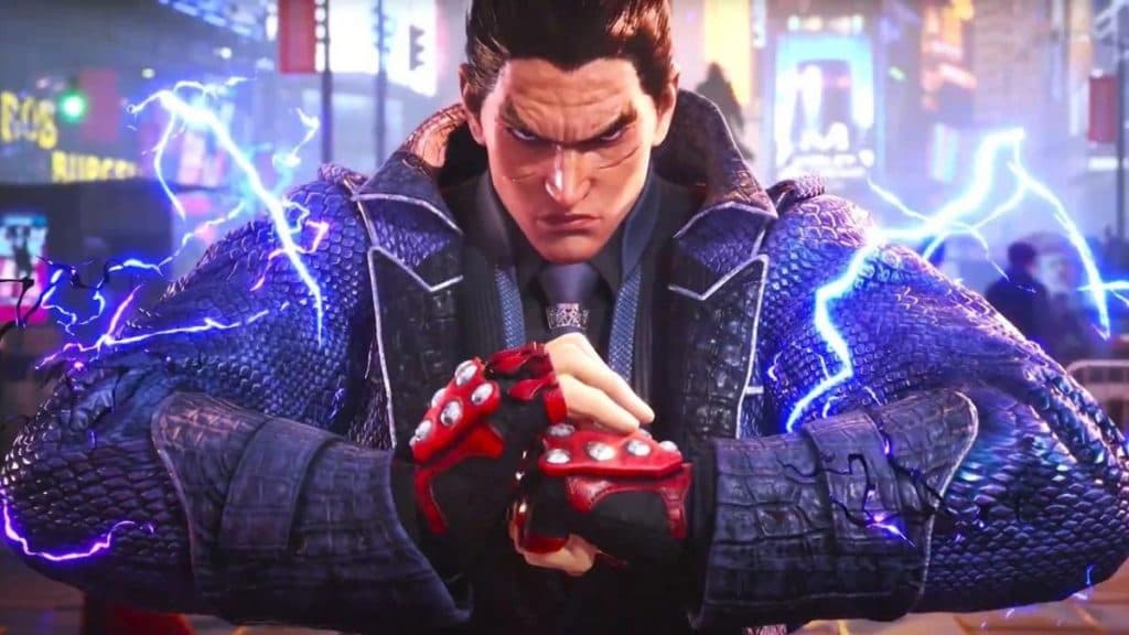 Kazuya sosteniendo el puño con electricidad en Tekken 8