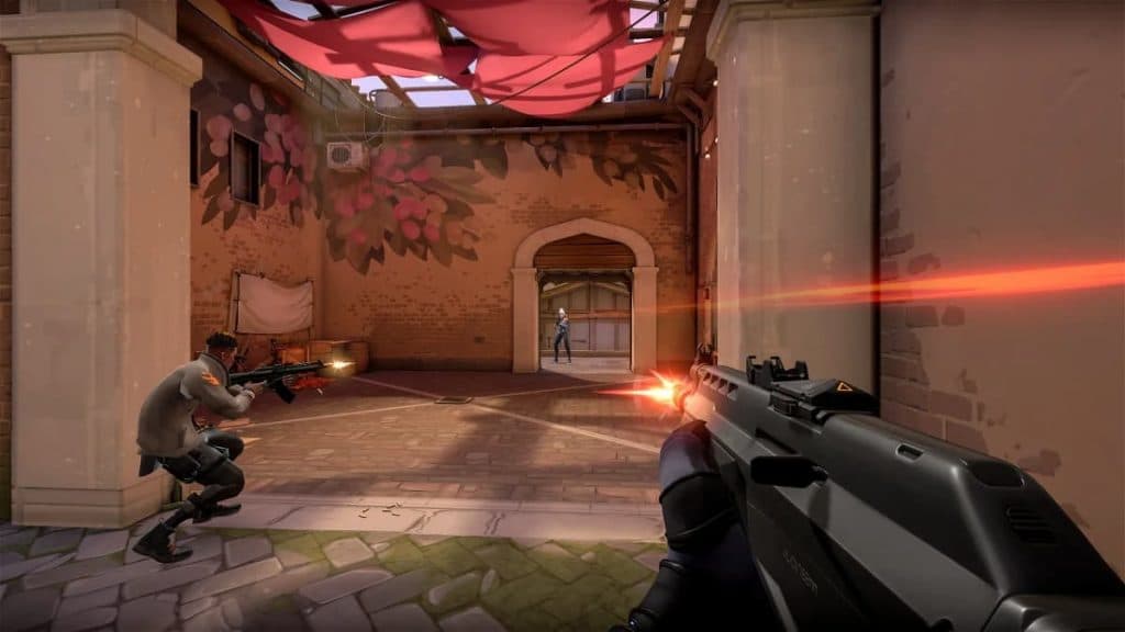 Una captura de pantalla del juego de un tiroteo en Valorant.