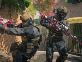 Two Operators in MW2 holding weapons