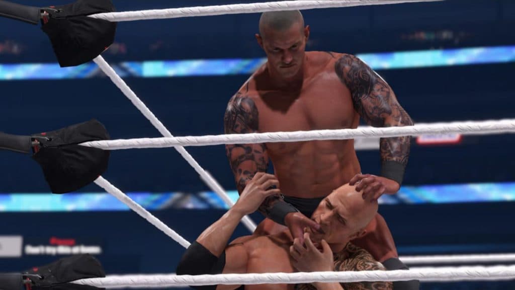 Randy Orton haciendo una sumisión WWE 2K24