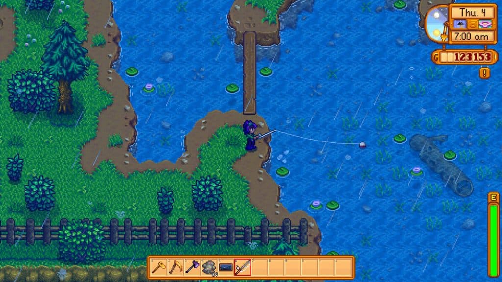 Pescando bajo la lluvia en Stardew Valley